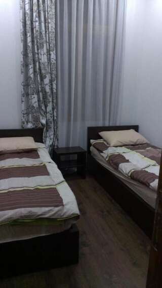 Гостевой дом Guesthouse Mestia 32 Местиа Двухместный номер с 2 отдельными кроватями и общей ванной комнатой-9